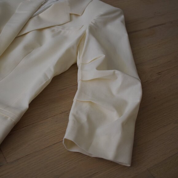 Frame x Imaan Darted Off White long Blazer, 3/4 ruffled sleeves - Picture 2 of 13